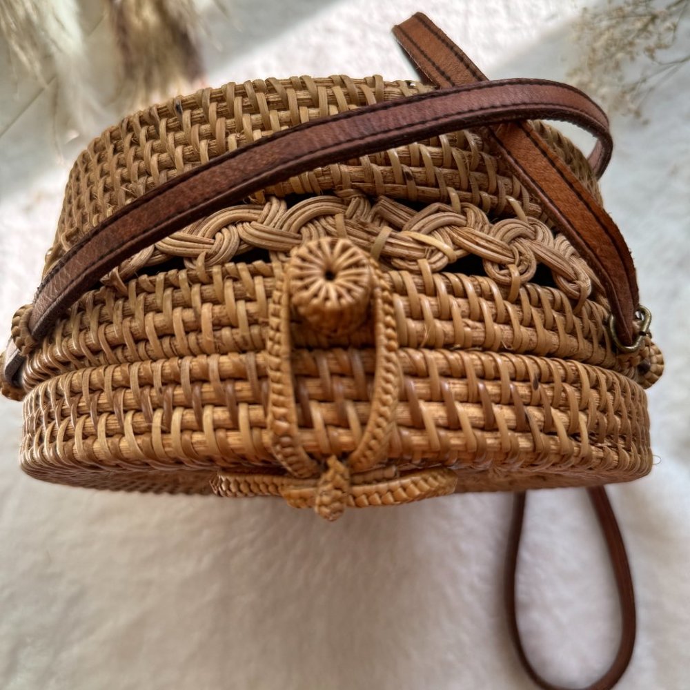 Crossbody - Picture 3 of 6